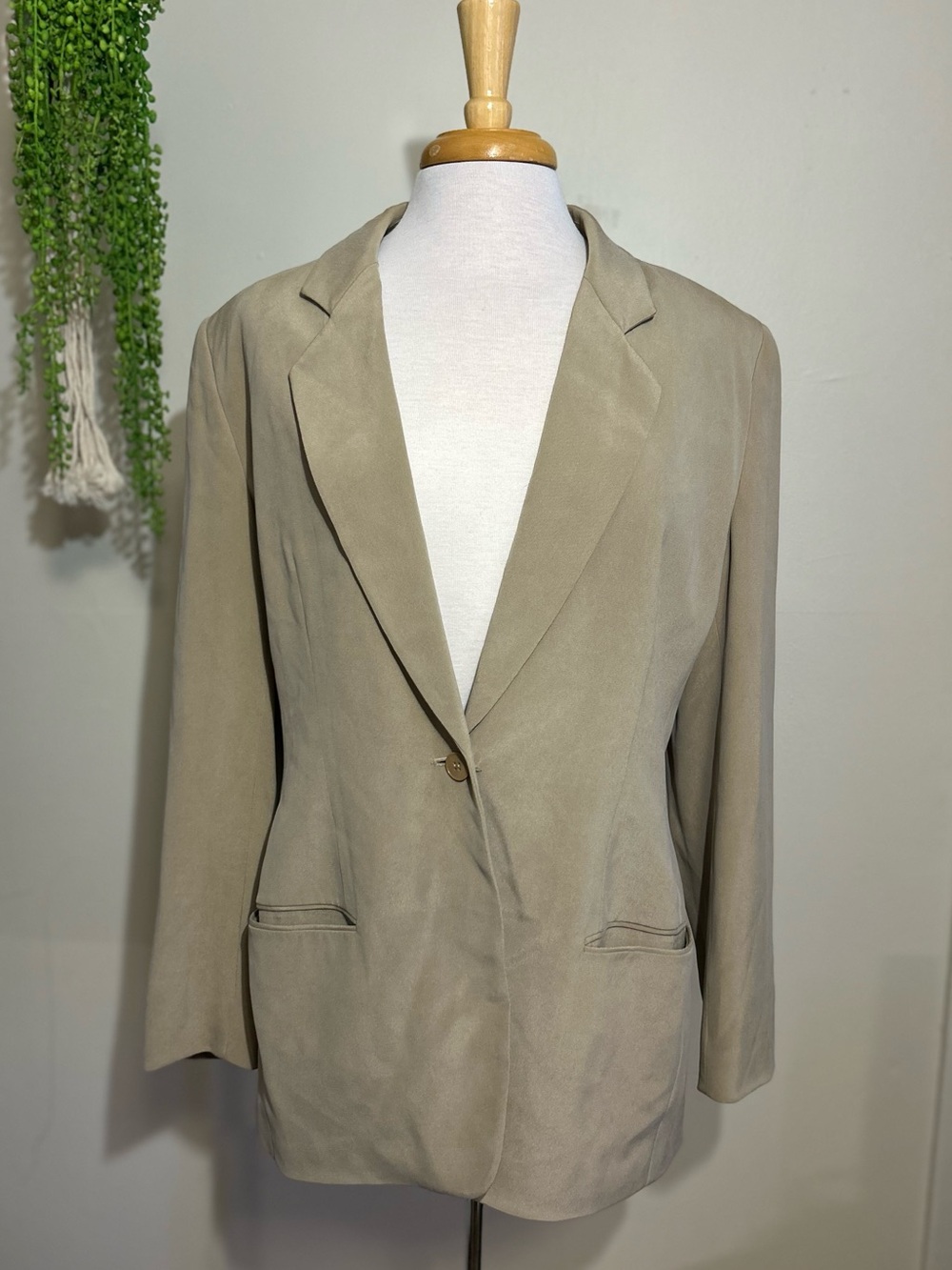 Calvin Klein 100% silk Single-Button Blazer
